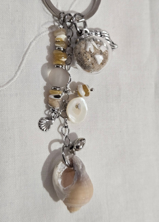 Porte-clés nacre coquillage et sable de plage