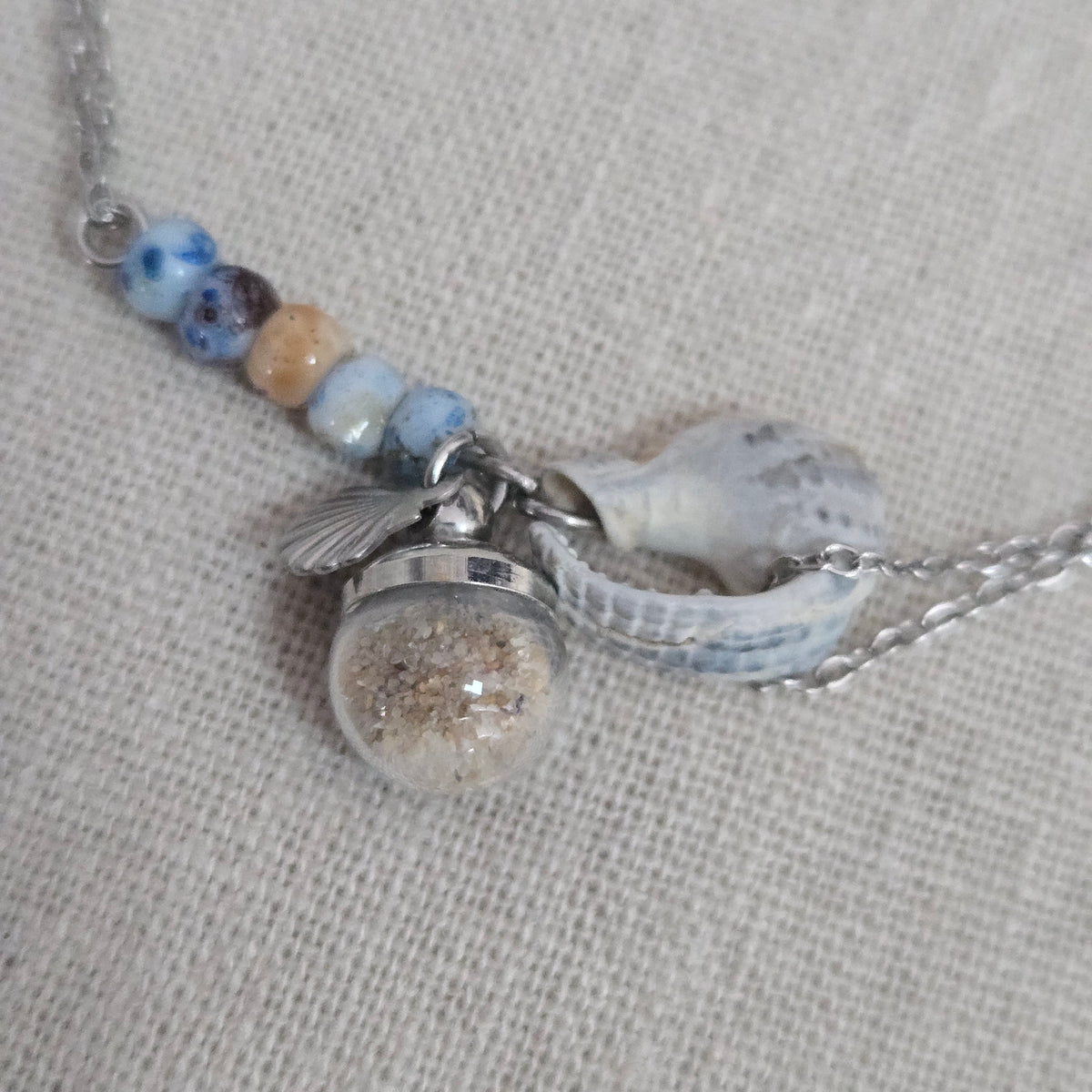 Bracelet coquillage et sable de plage - bleu