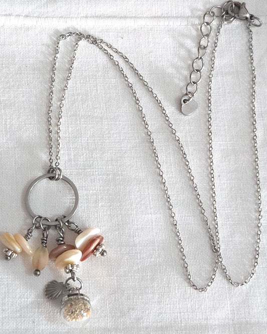 Collier perles de nacre et sable naturel