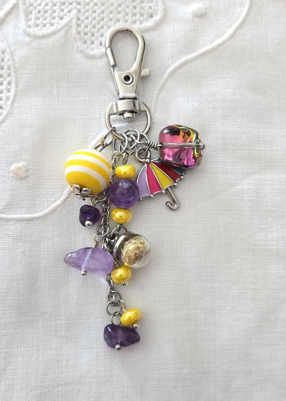 Porte-clés Pierre perles, fleurs et breloques