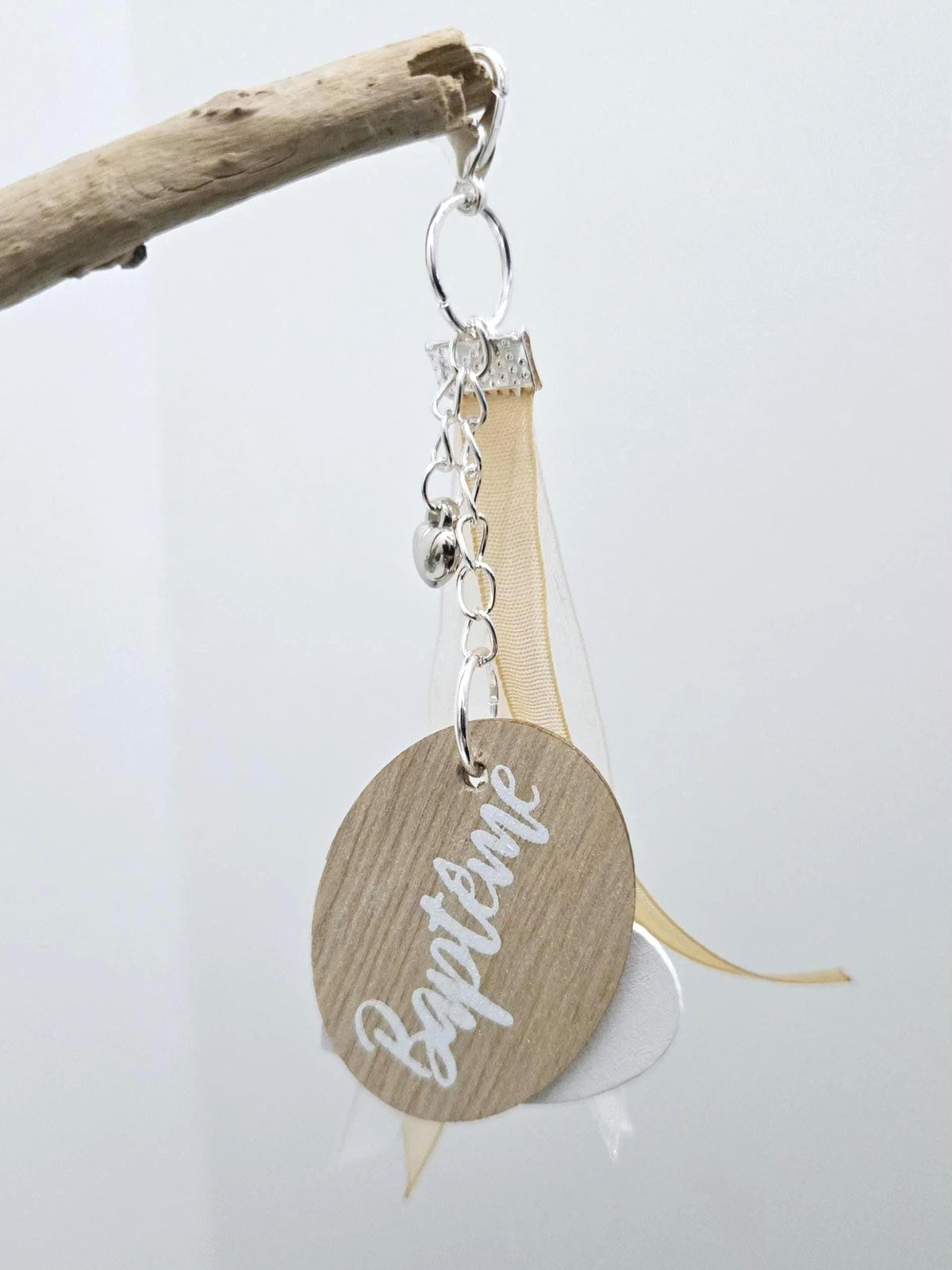 Porte-bonheur cadeau de baptême bois et rubans