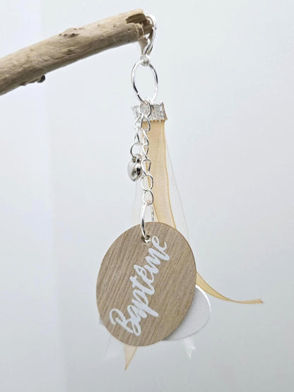 Porte-bonheur cadeau de baptême bois et rubans