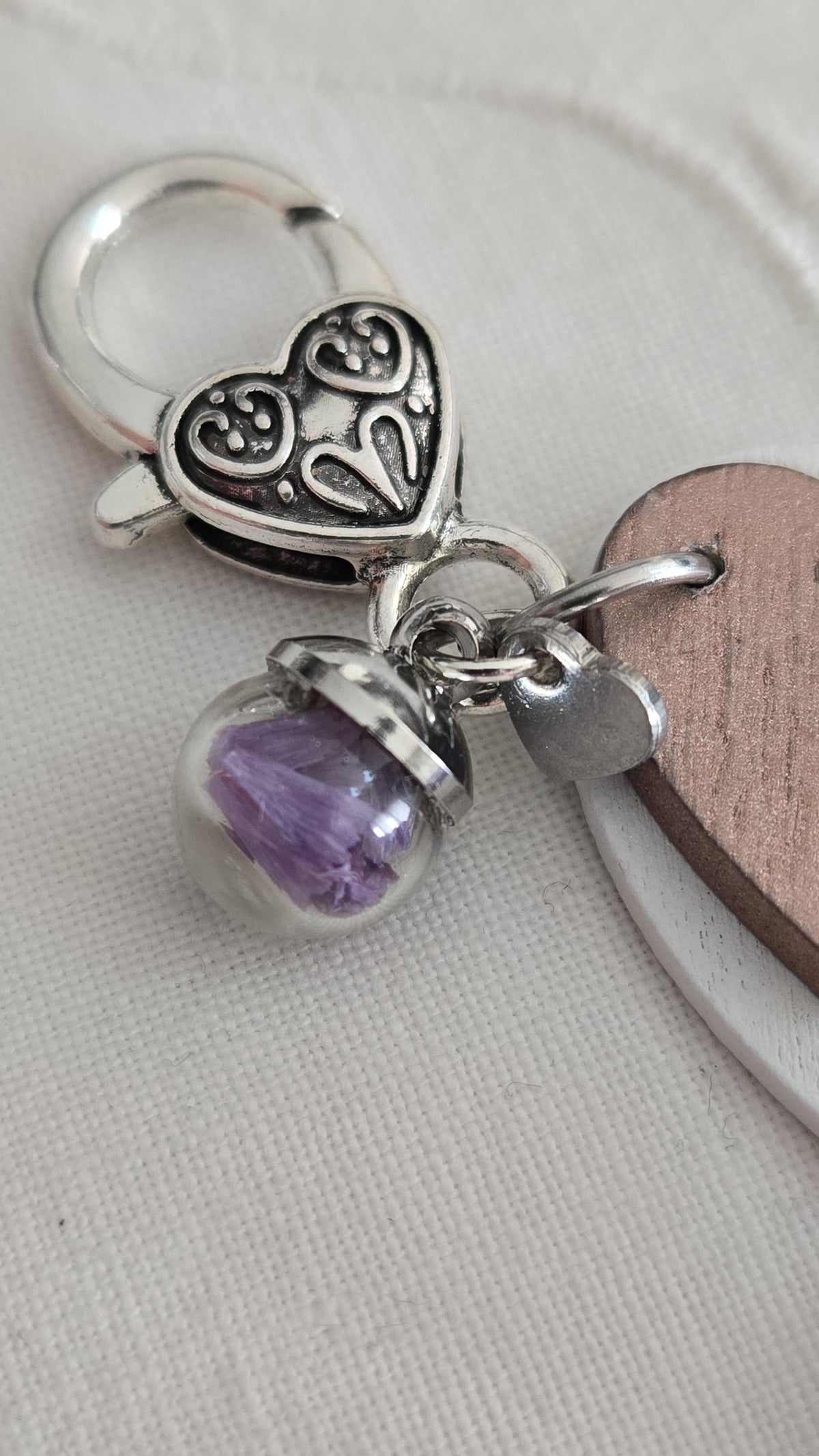 Porte-clés coeur bois et perles personnalisable