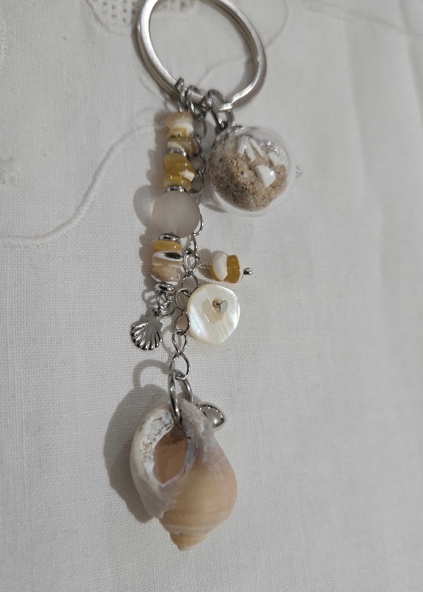 Porte-clés nacre coquillage et sable de plage