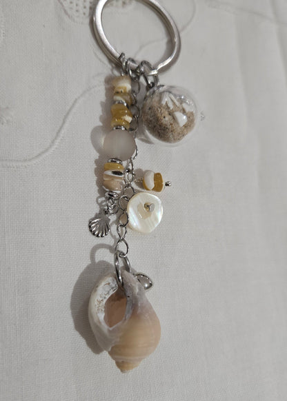 Porte-clés nacre coquillage et sable de plage