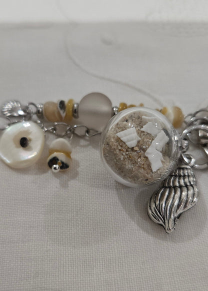 Porte-clés nacre coquillage et sable de plage