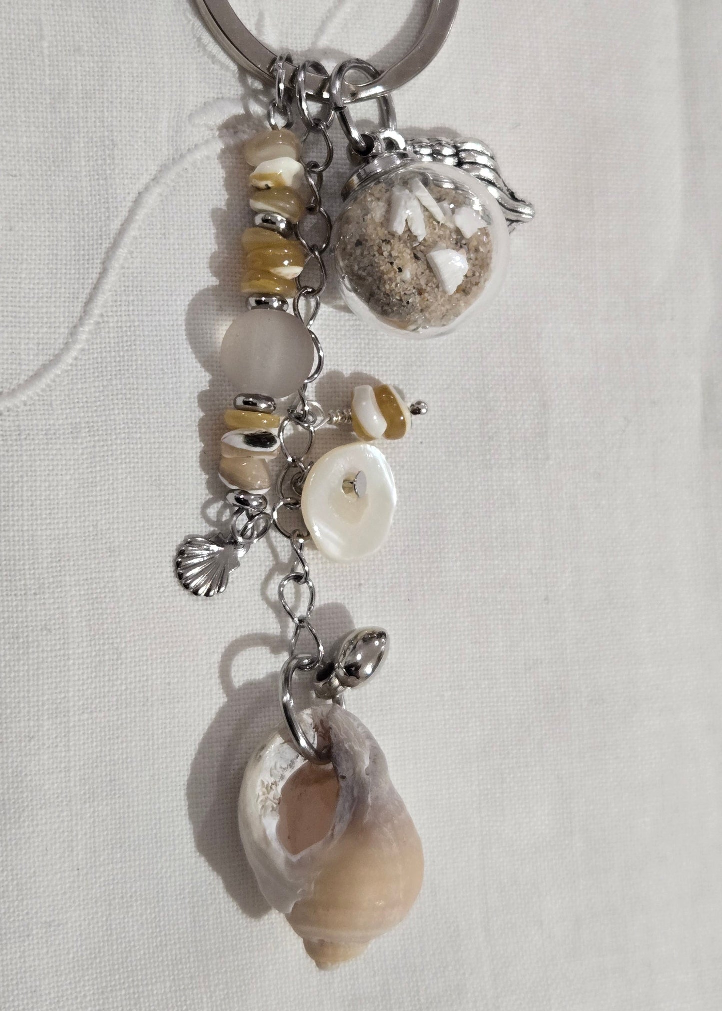 Porte-clés nacre coquillage et sable de plage
