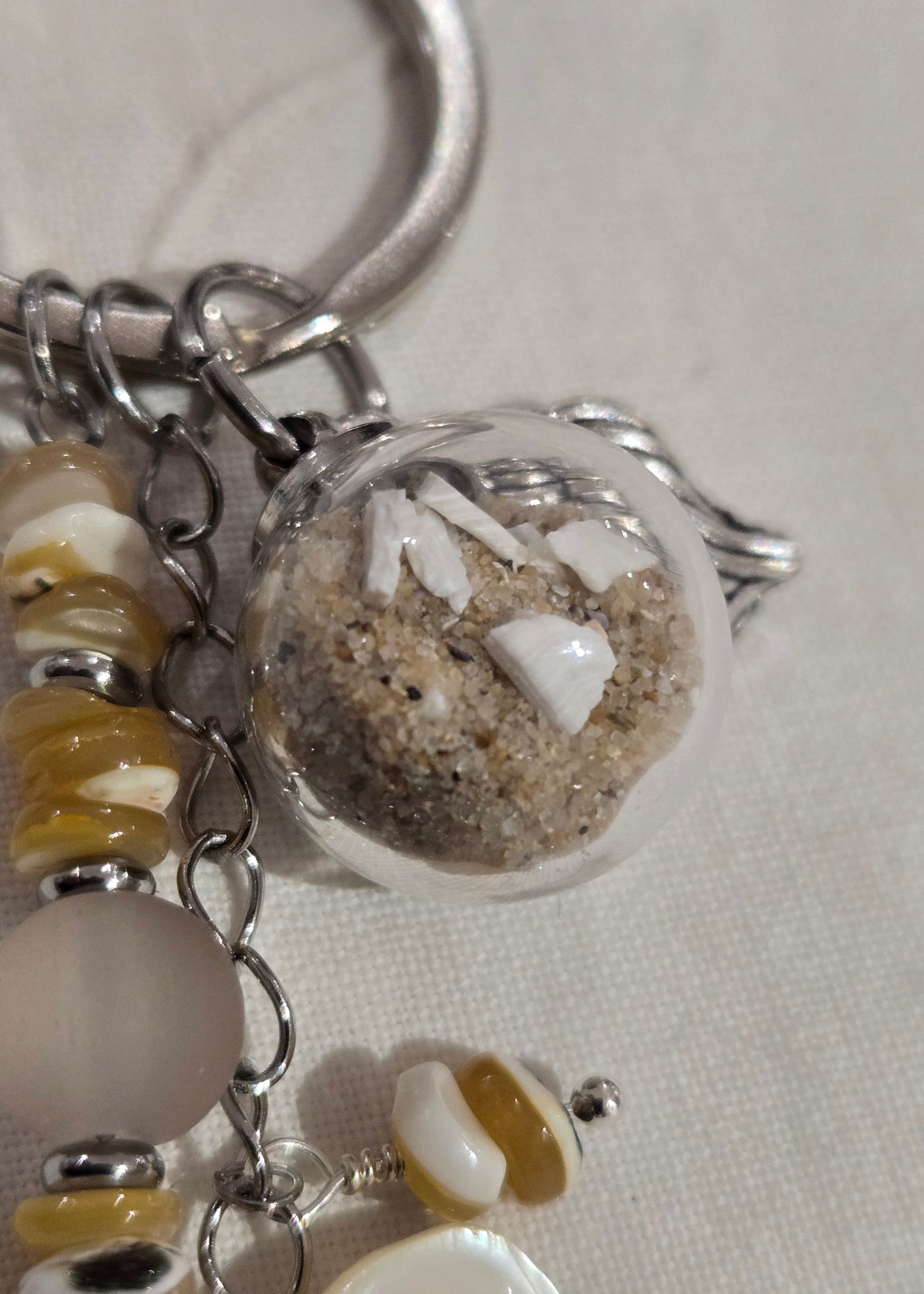 Porte-clés nacre coquillage et sable de plage