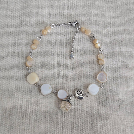 Bracelet perles de nacre et sable de plage