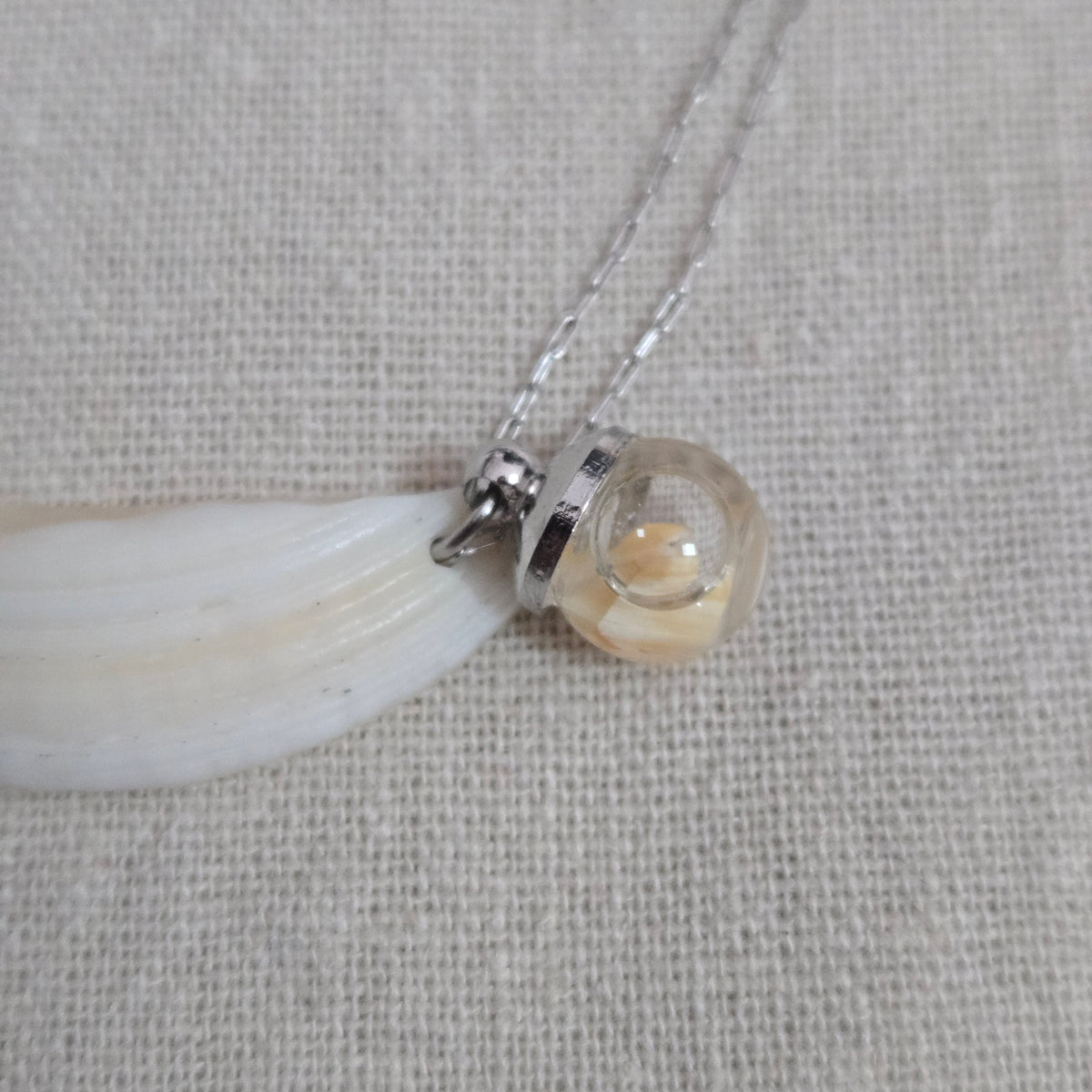 Bracelet coquillage et eau de mer