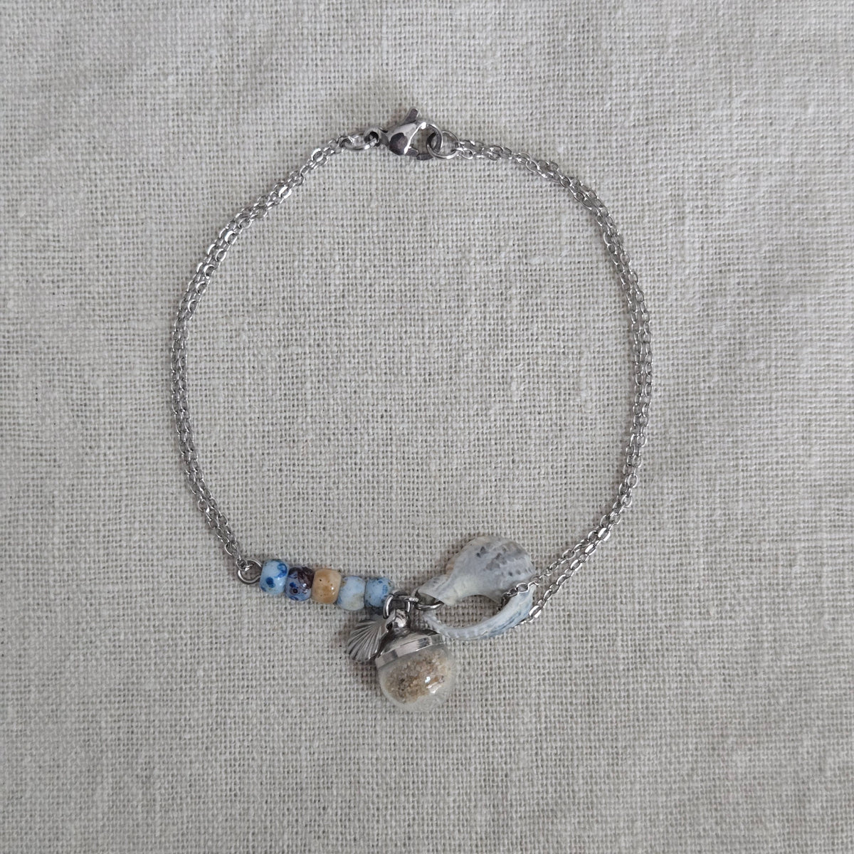 Bracelet coquillage et sable de plage - bleu