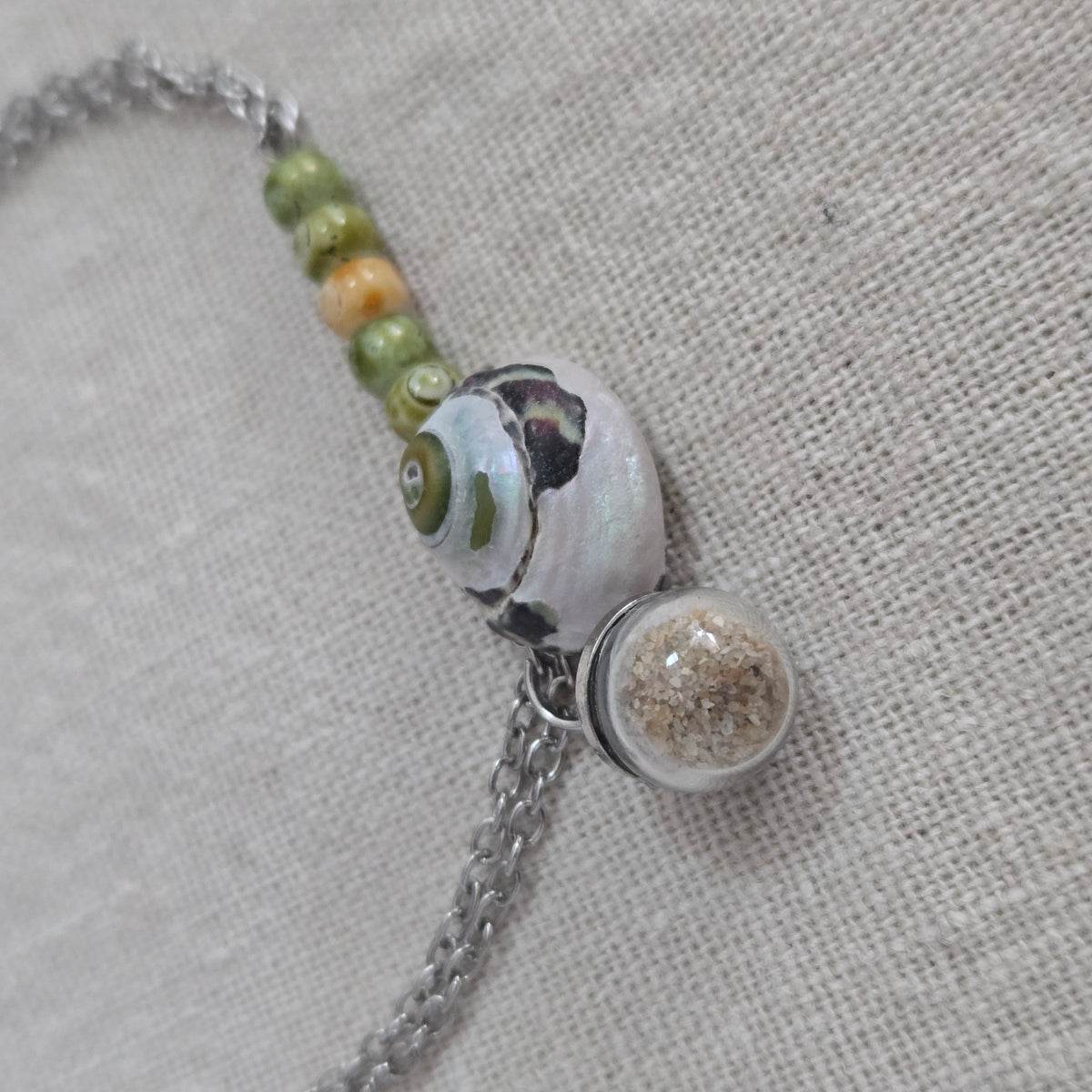 Bracelet coquillage et sable de plage - vert
