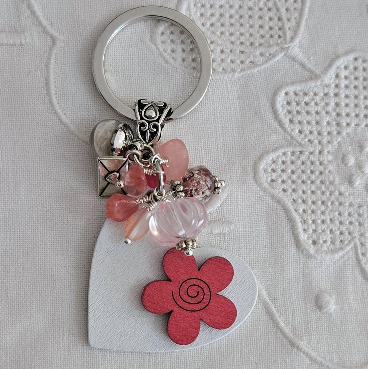 Porte-clés coeur bois et perles personnalisable
