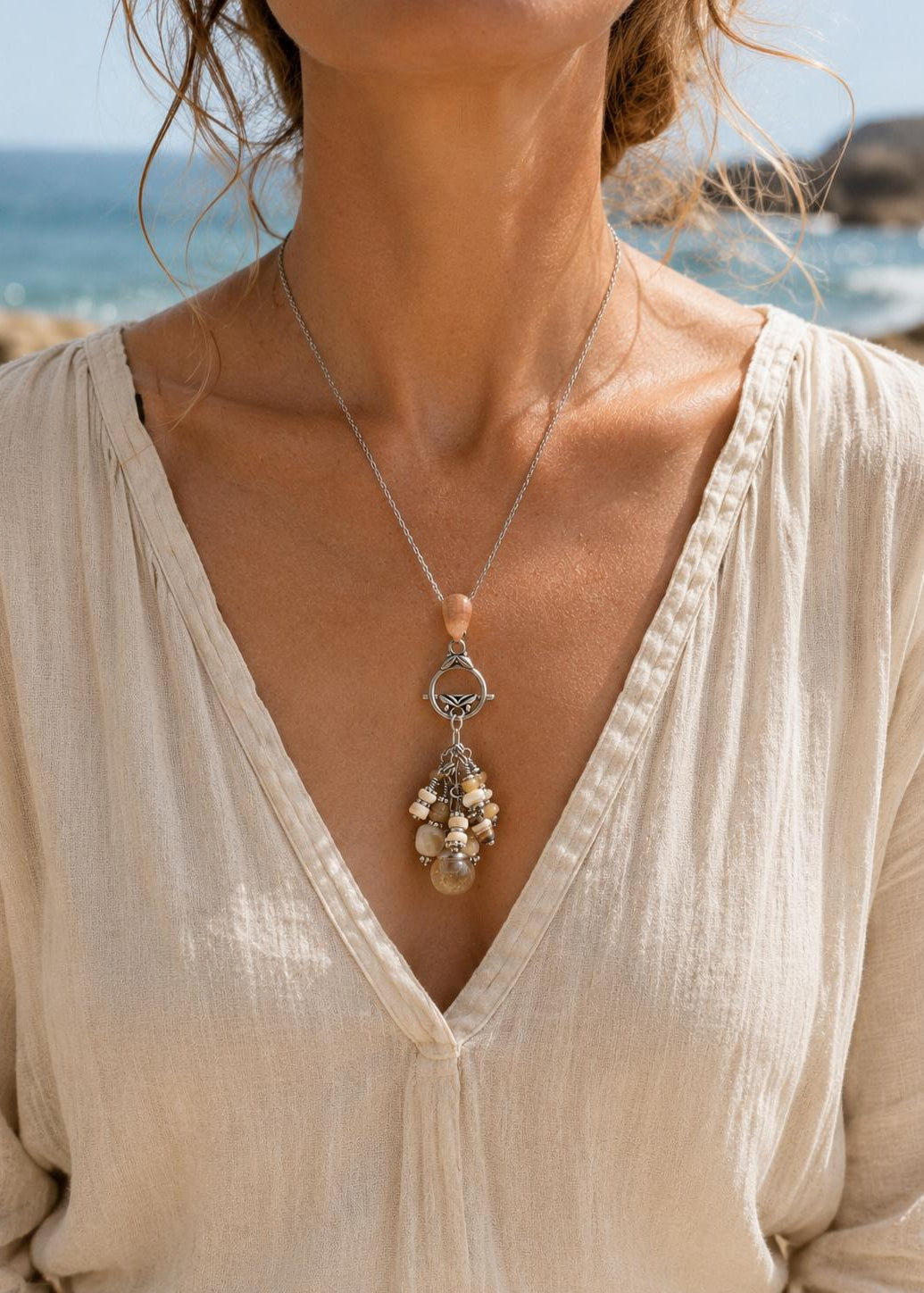 Collier pendentif grappe bohème - perle de verre eau de mer, coquillageet perles de nacre naturelle