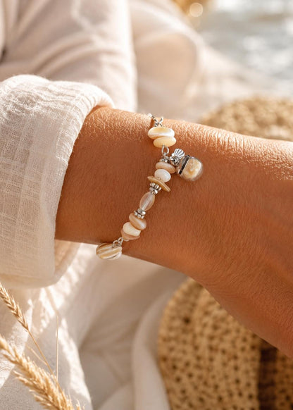 Bracelet de plage en nacre et globe de verre éclats de coquillage