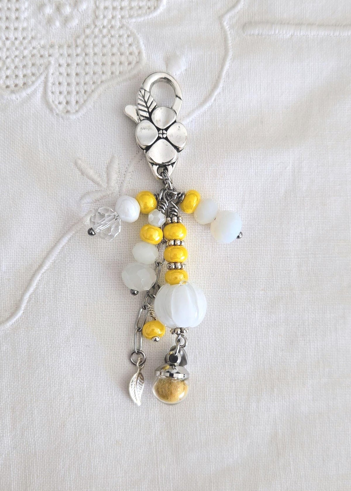 Porte-bonheur, bijou de sac jaune mimosa
