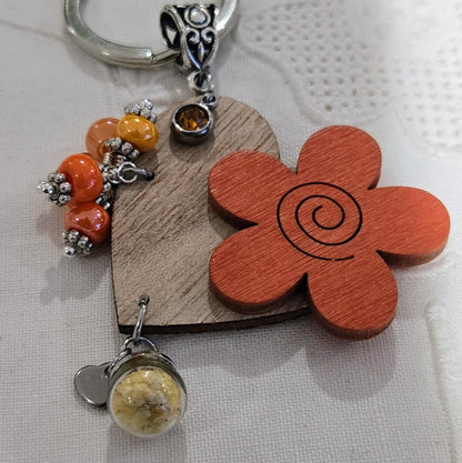 Porte-clés coeur bois et perles personnalisable