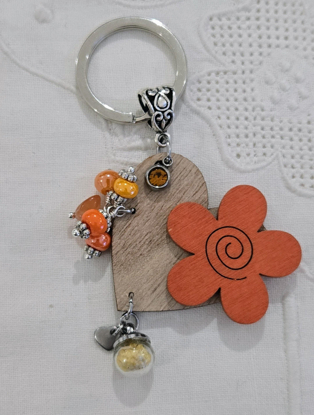 Porte-clés coeur bois et perles personnalisable