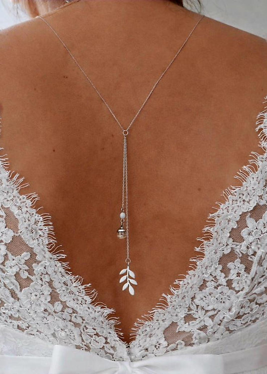 Collier de dos, nature et bohème
