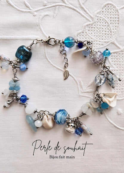 Bracelet perles bleues et coquillages