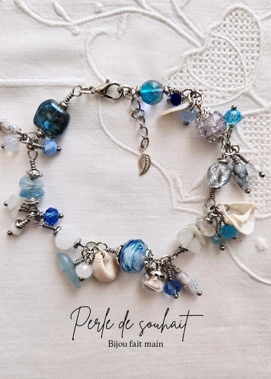 Bracelet perles bleues et coquillages