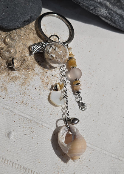 Porte-clés nacre coquillage et sable de plage