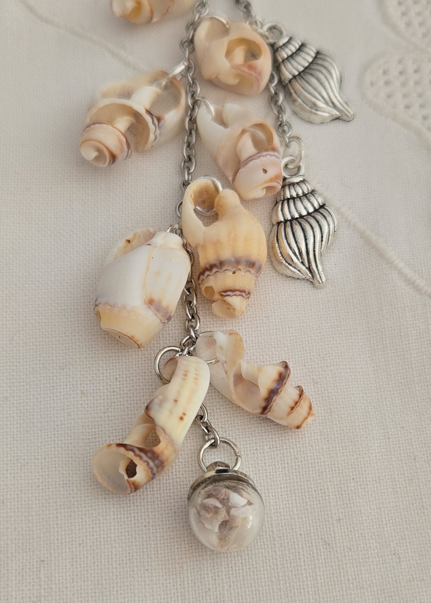Porte-clés coquillages naturels et charms