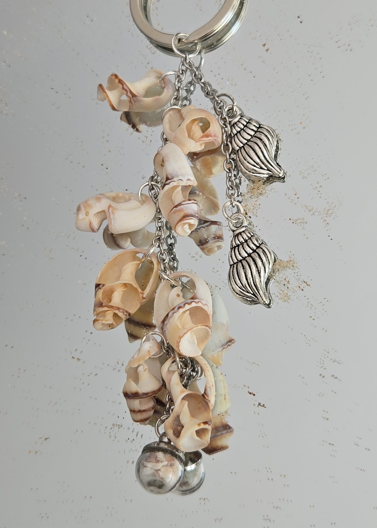 Porte-clés coquillages naturels et charms