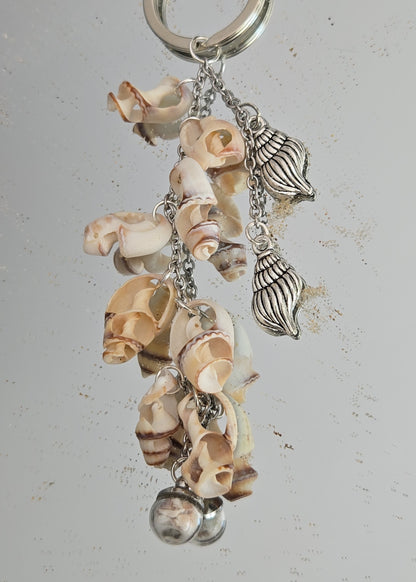 Porte-clés coquillages naturels et charms