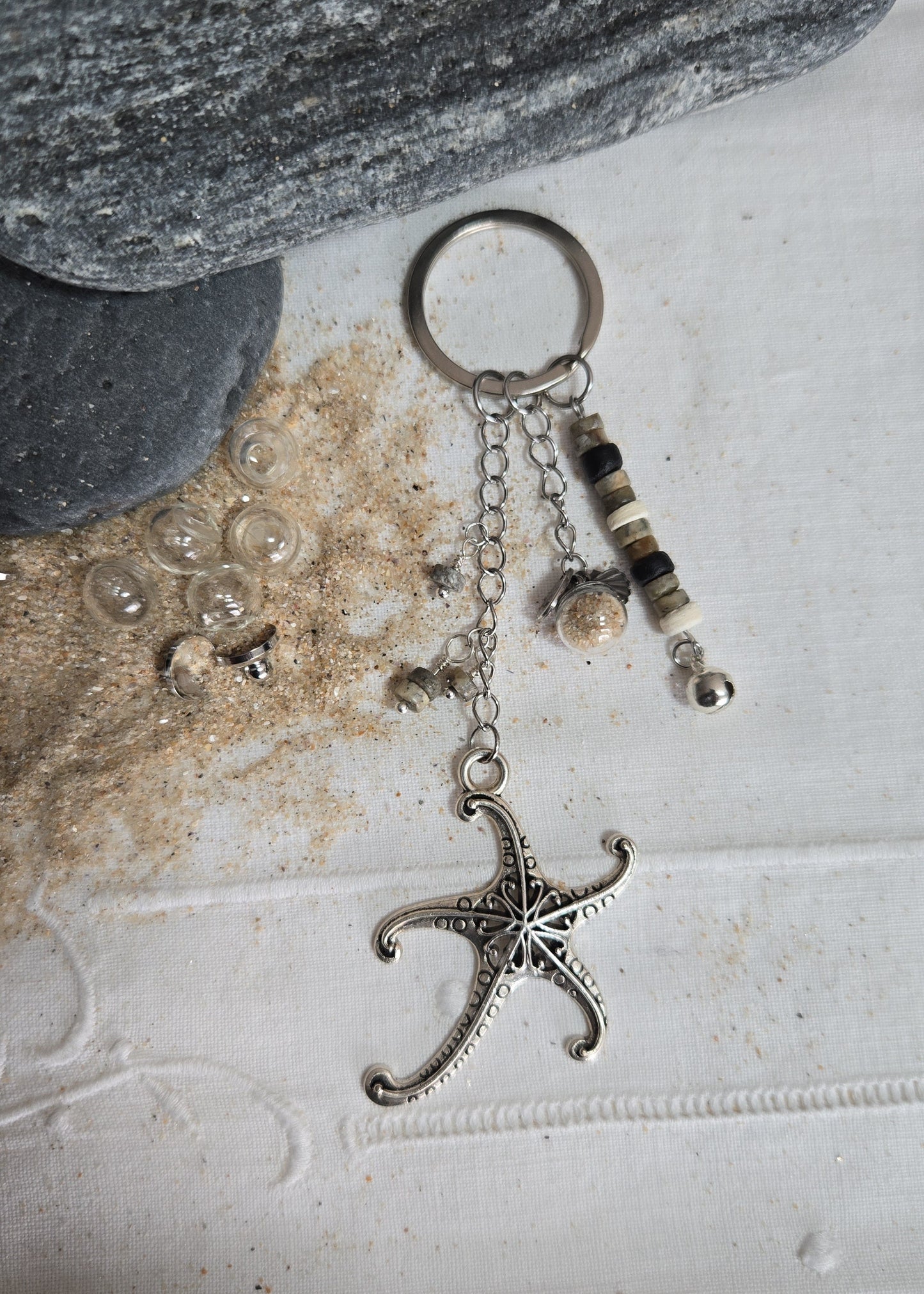 Porte-clés marin étoile de mer et sable de plage
