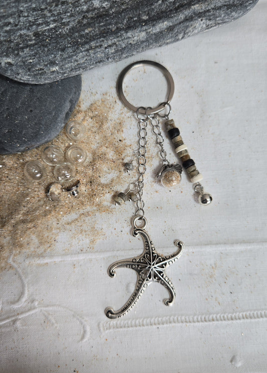 Porte-clés marin étoile de mer et sable de plage