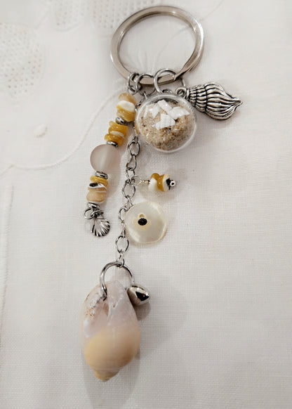 Porte-clés nacre coquillage et sable de plage