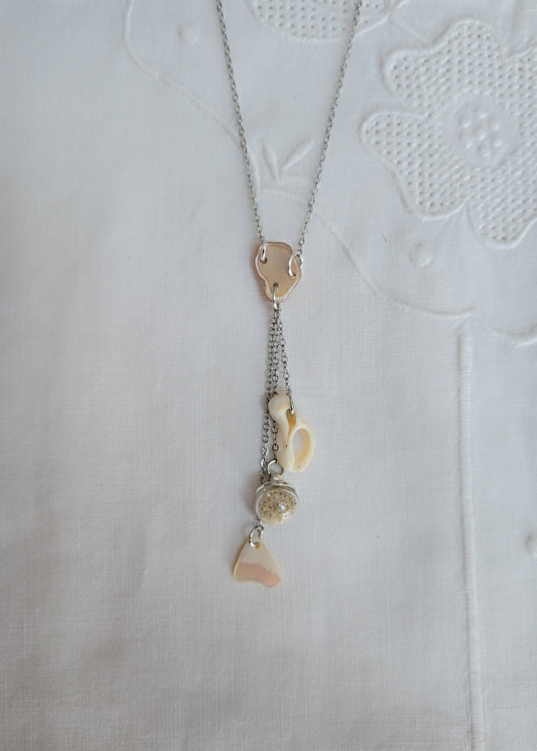 Collier coquillage nacre et sable naturel