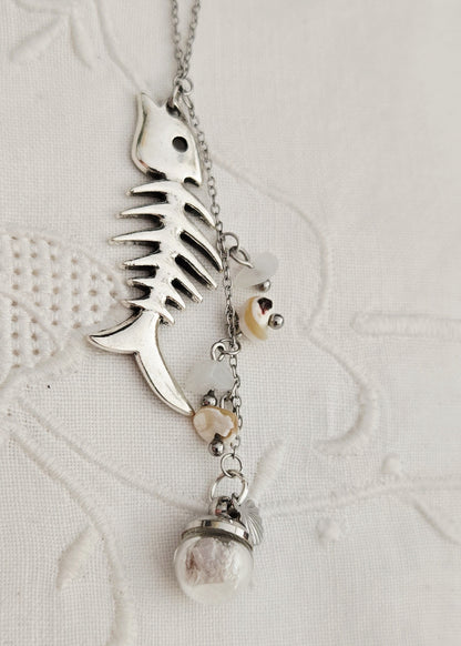 Collier nacre et charm poisson