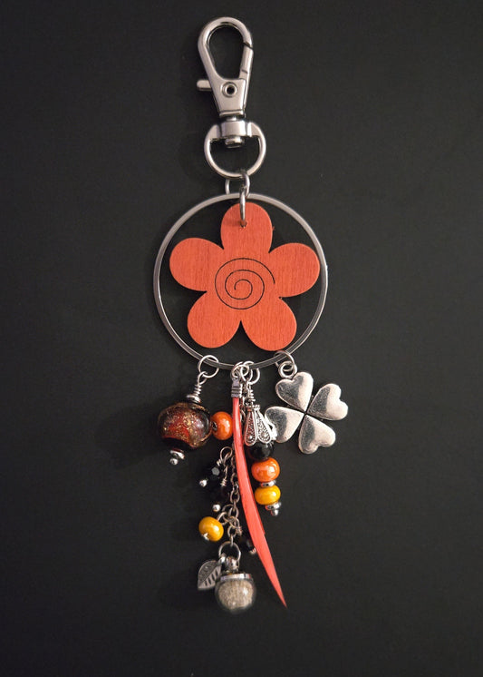 Porte-clés floral en bois et sable de plage