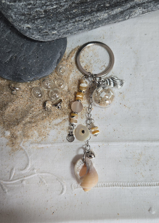Porte-clés nacre coquillage et sable de plage