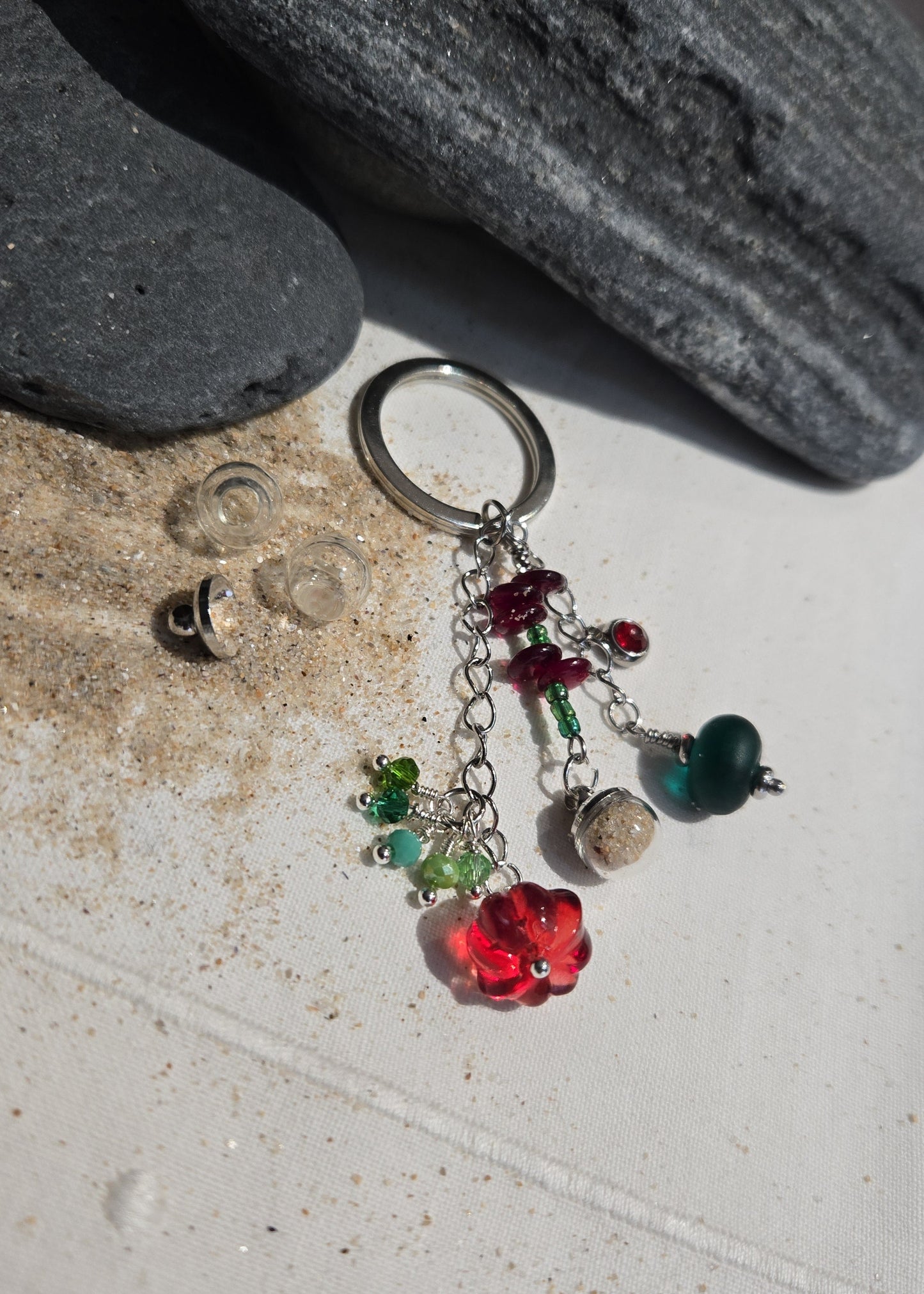 Porte-clés sable et perles de verre