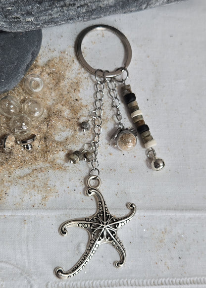 Porte-clés marin étoile de mer et sable de plage