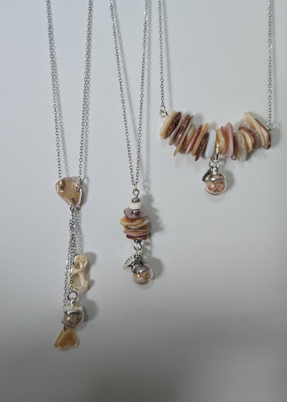 Collier perles de nacre et éclats de coquillages