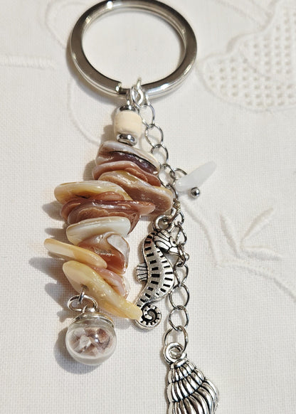 Porte-clés nacre et charms marin