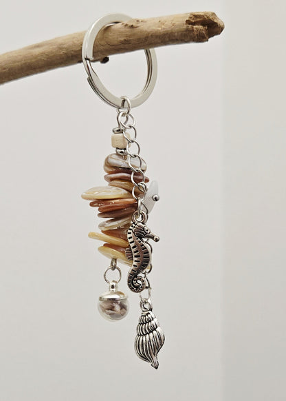 Porte-clés nacre et charms marin