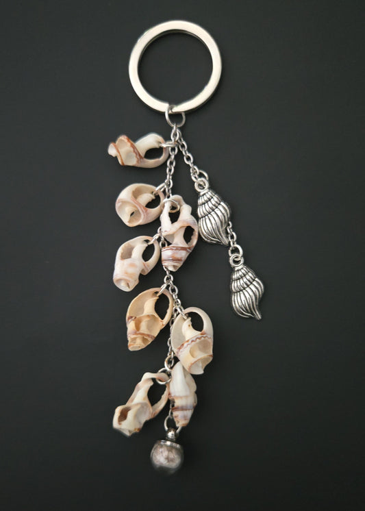 Porte-clés coquillages naturels et charms