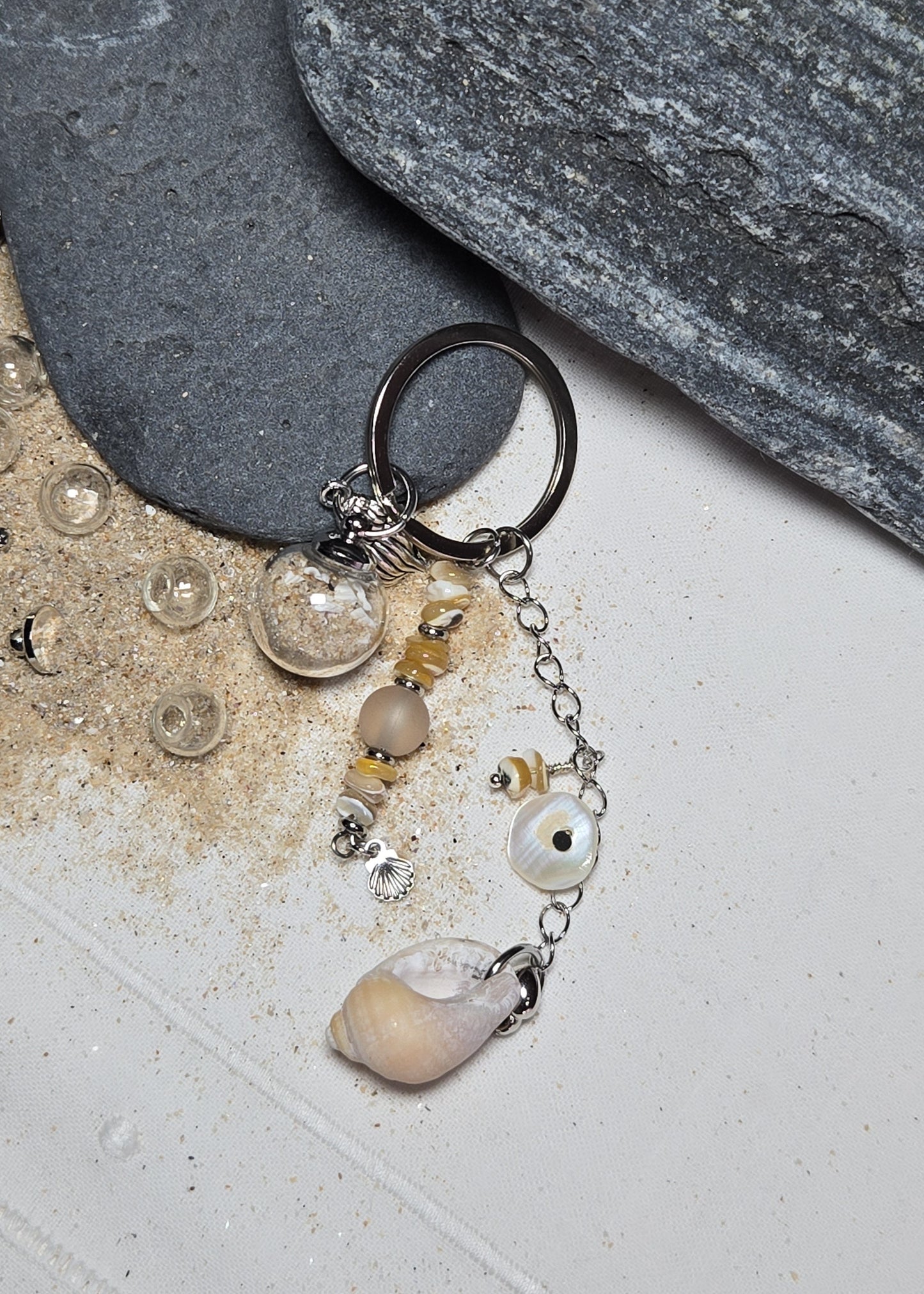 Porte-clés nacre coquillage et sable de plage