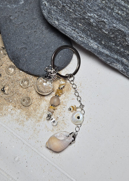Porte-clés nacre coquillage et sable de plage