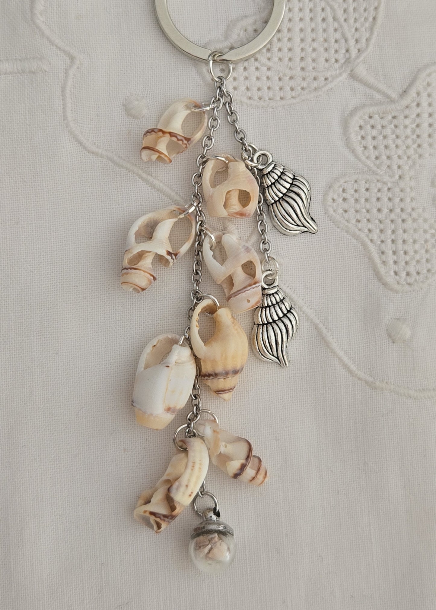 Porte-clés coquillages naturels et charms