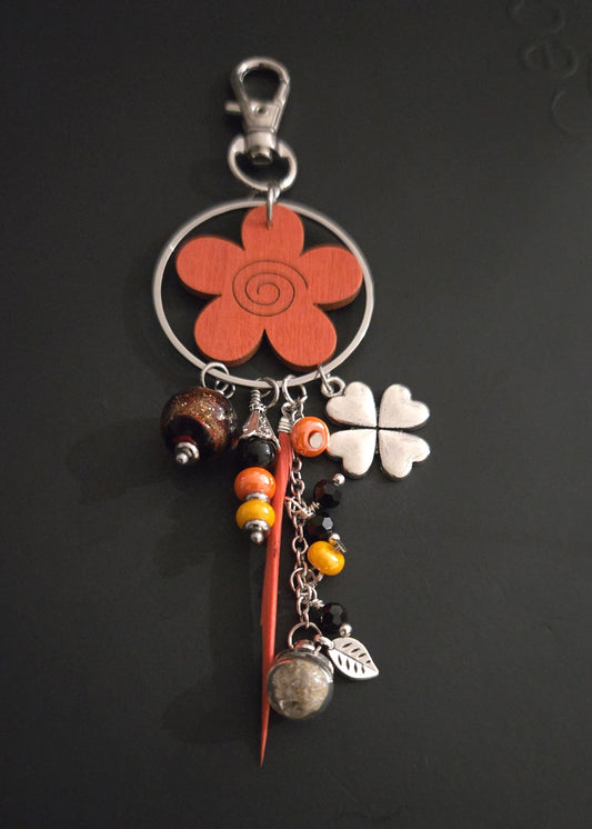 Porte-clés floral en bois et sable de plage