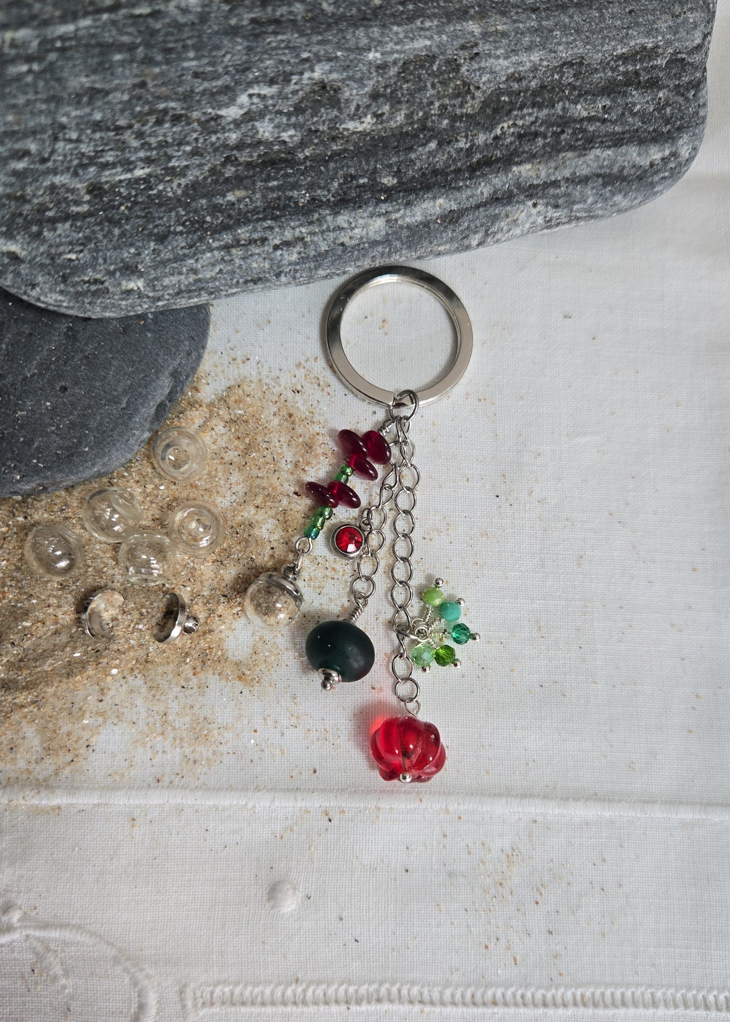 Porte-clés sable et perles de verre