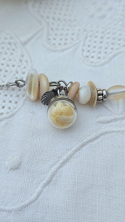 Bracelet de plage en nacre et globe de verre éclats de coquillage