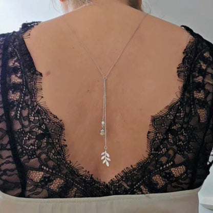 Collier de dos, nature et bohème