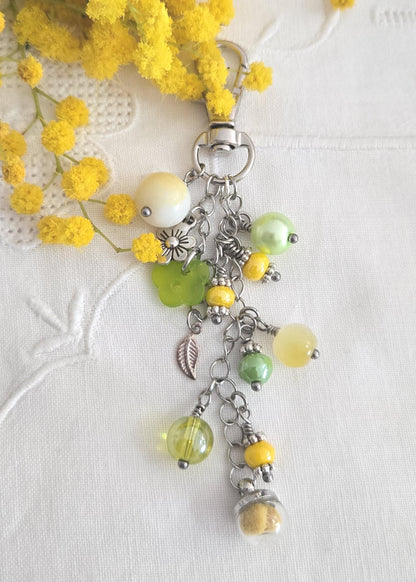 Porte-clés perles de verre et  fleur de Mimosa